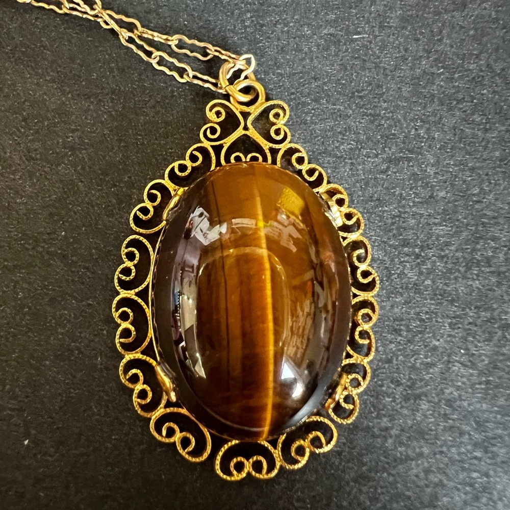 Beautiful Vintage Gold-Tone Cats-Eye Necklace